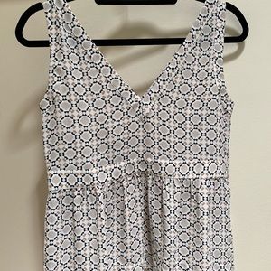 Womens patterned sleeveless blouse. New with tag.